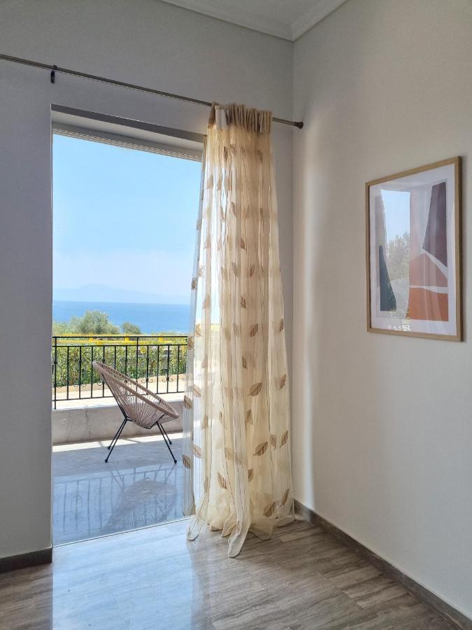 Almyros Aktis Seaview Apartment Kalamata Bagian luar foto