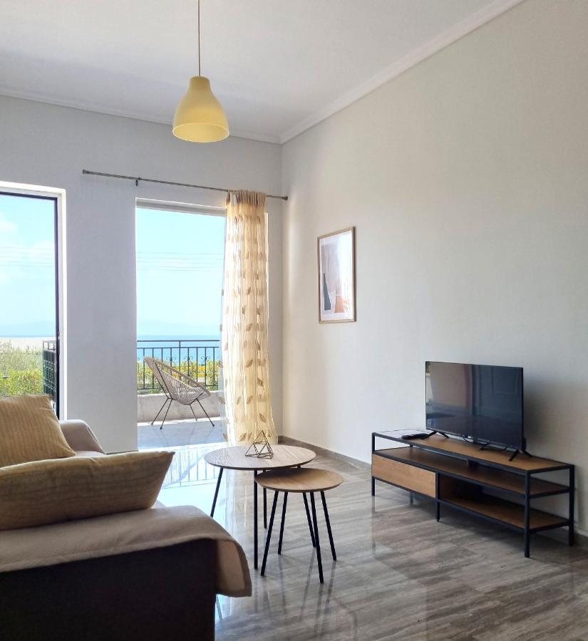 Almyros Aktis Seaview Apartment Kalamata Bagian luar foto