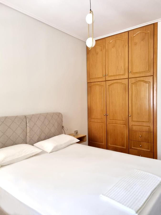 Almyros Aktis Seaview Apartment Kalamata Bagian luar foto