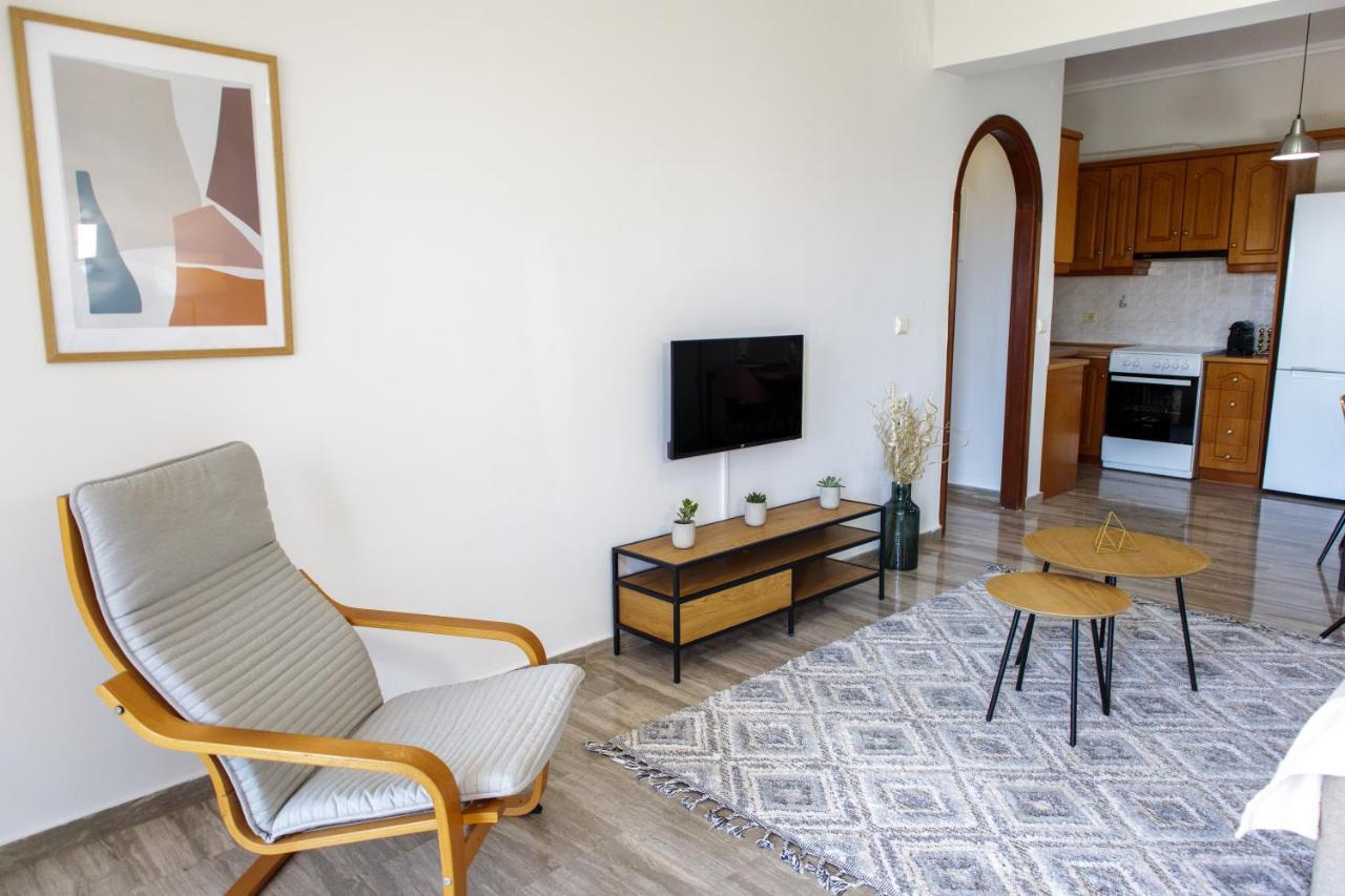 Almyros Aktis Seaview Apartment Kalamata Bagian luar foto