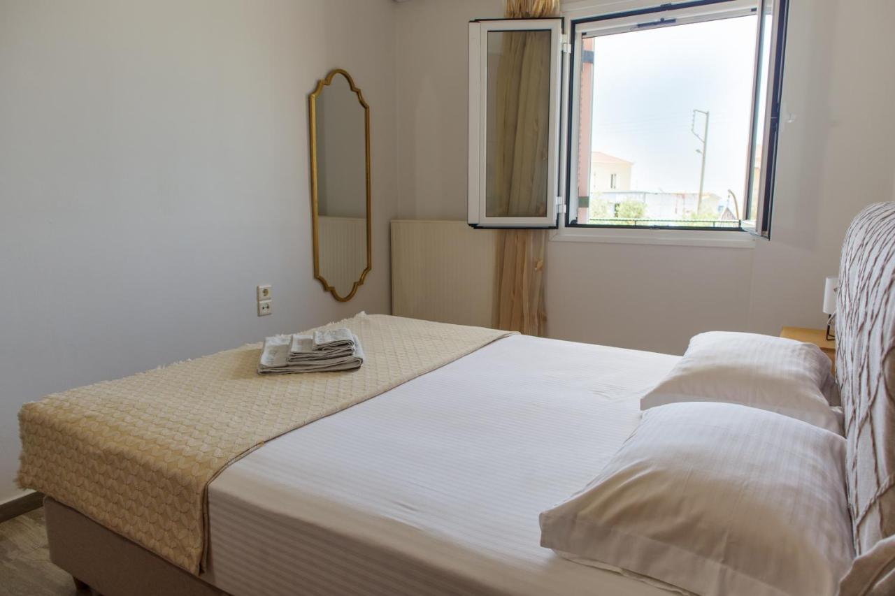 Almyros Aktis Seaview Apartment Kalamata Bagian luar foto