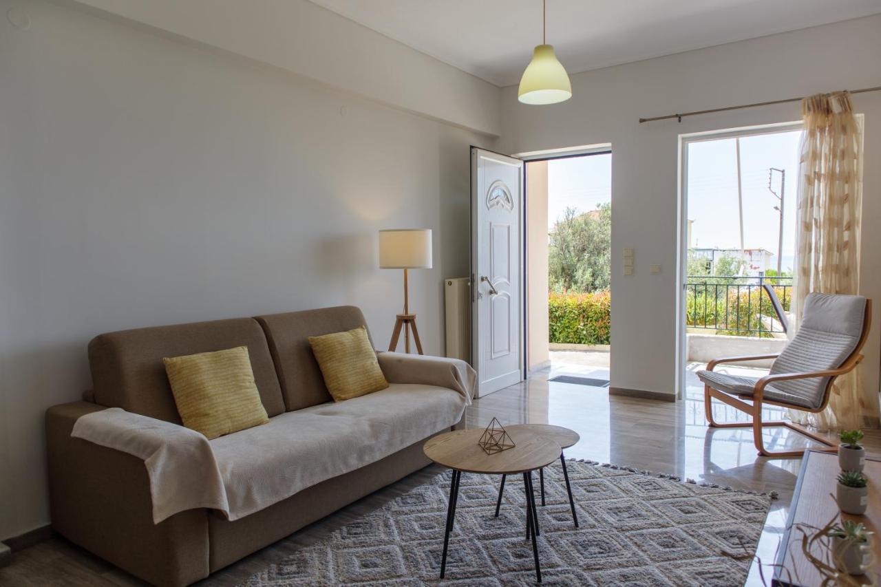 Almyros Aktis Seaview Apartment Kalamata Bagian luar foto