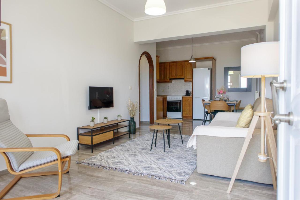 Almyros Aktis Seaview Apartment Kalamata Bagian luar foto