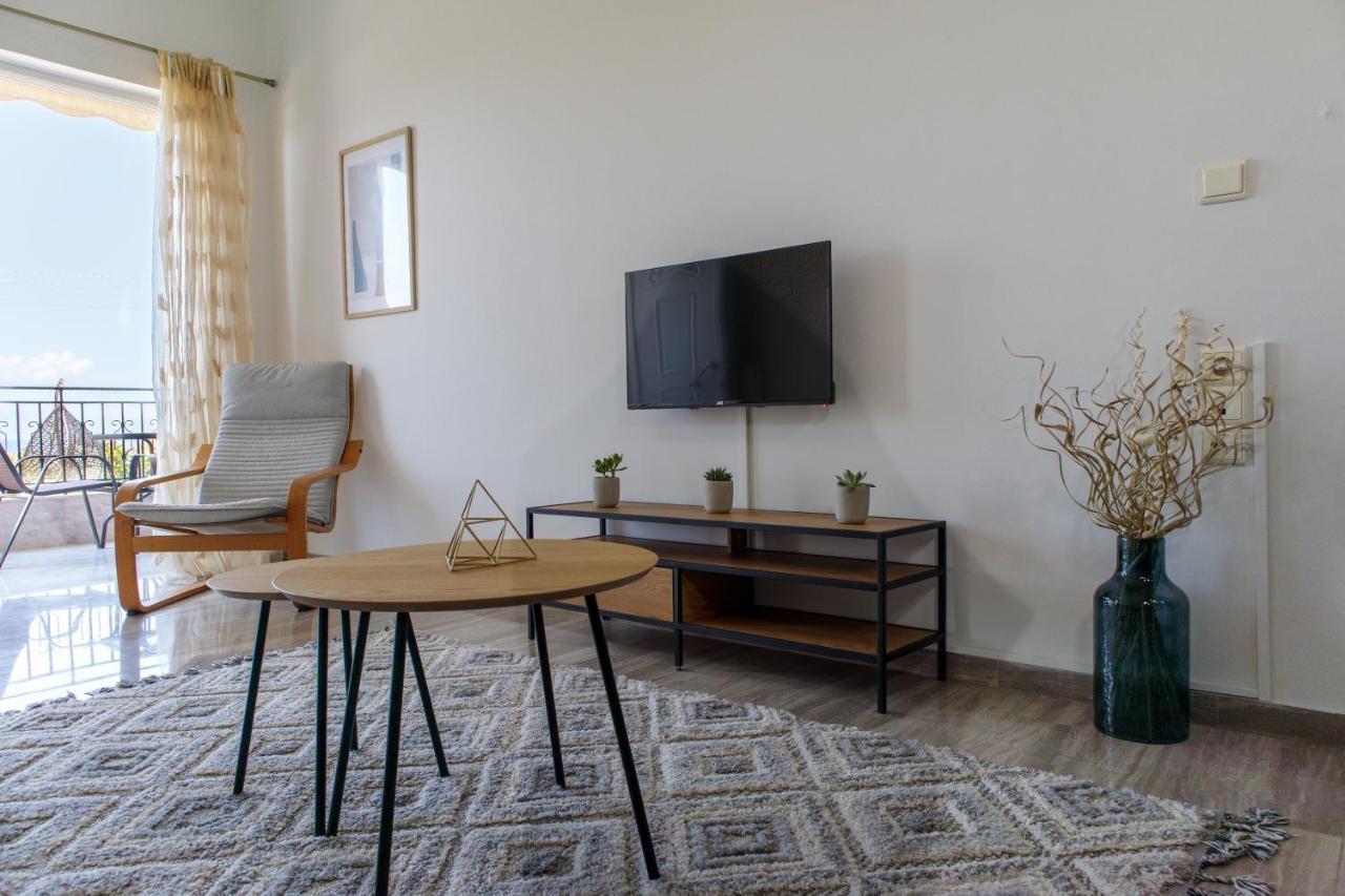 Almyros Aktis Seaview Apartment Kalamata Bagian luar foto