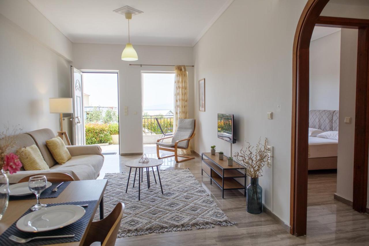 Almyros Aktis Seaview Apartment Kalamata Bagian luar foto